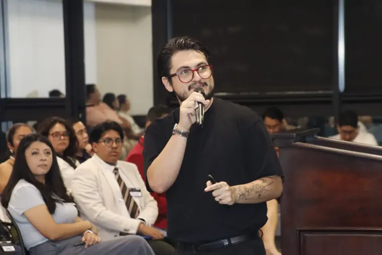 Marcello Sisniega en escena